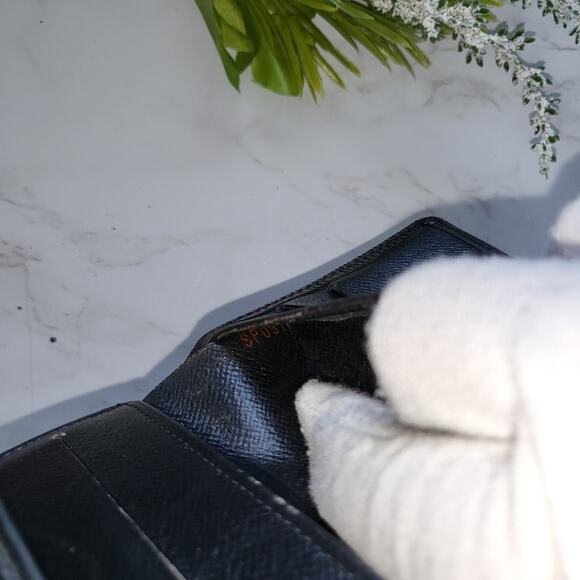 AUTHENTIC LOUIS VUITTON BLACK EPI LEATHER COMPACT SNAP WALLET - Picture 8 of 16